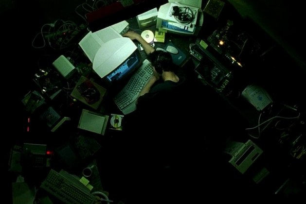 Neo's home desk